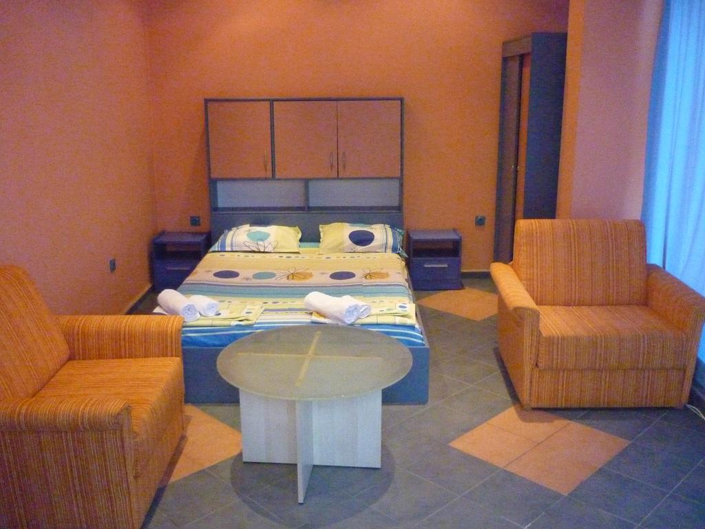 Dara Hotel Primorsko Exteriör bild