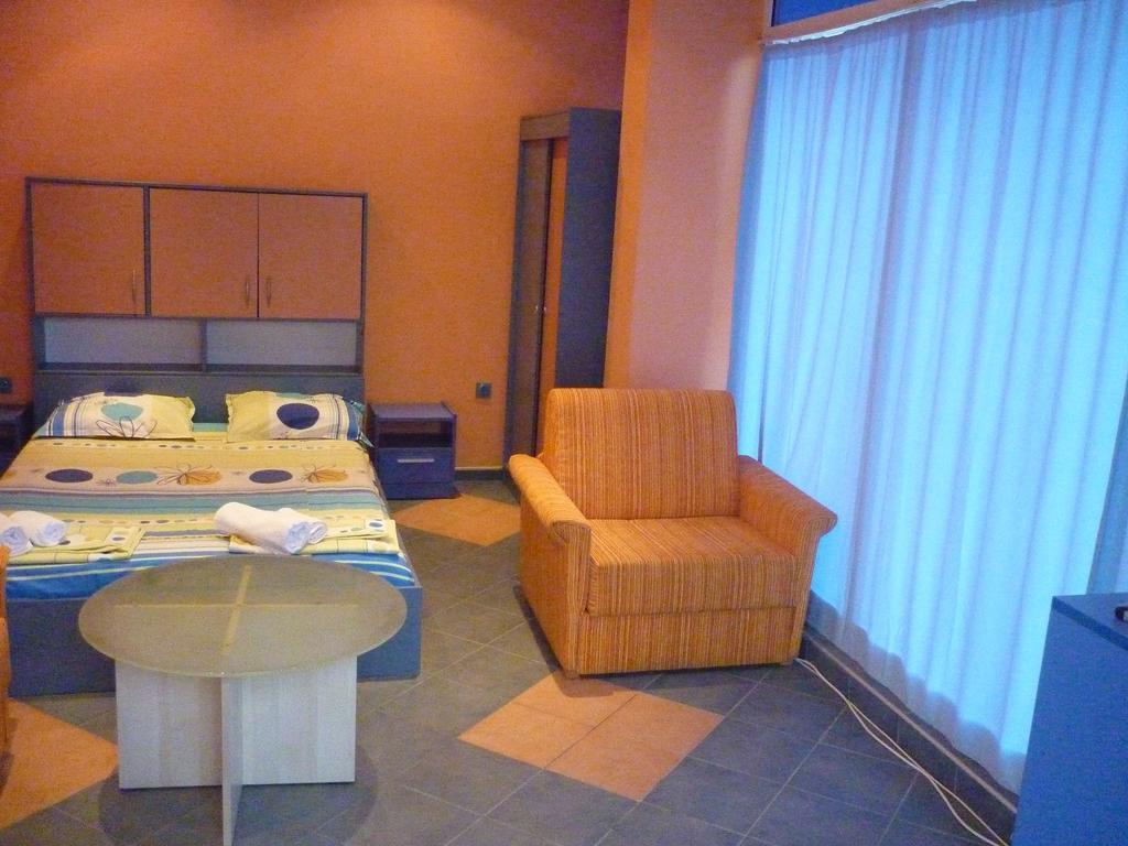 Dara Hotel Primorsko Exteriör bild