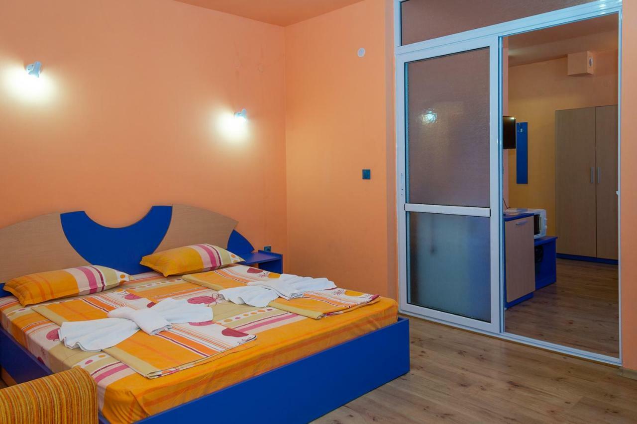 Dara Hotel Primorsko Exteriör bild